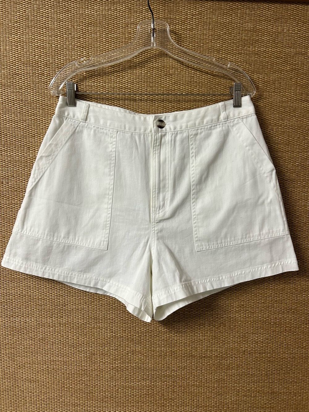 Universal Thread Shorts Women’s 12 White NWT